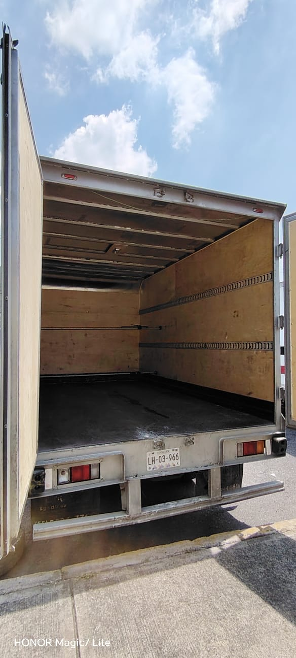 Camión Caja Seca Isuzu